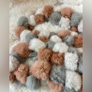 New Marcus Adler Genuine Fur Pom Pom Scarf Gray White 🎁 Christmas birthday soft